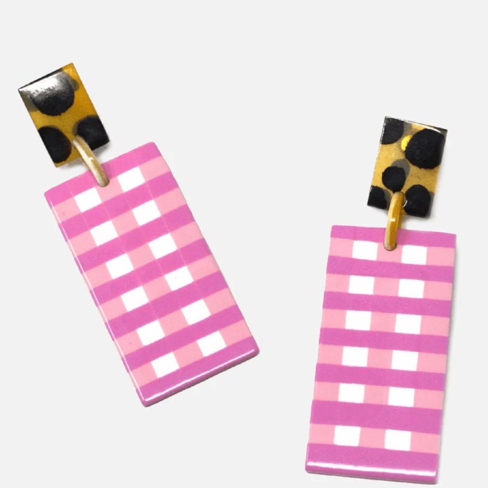 Sunshine Tienda Pink Checkered Earrings.